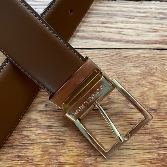 *Genuine Leather* Michael Kors Belt - Picture 2 of 3
